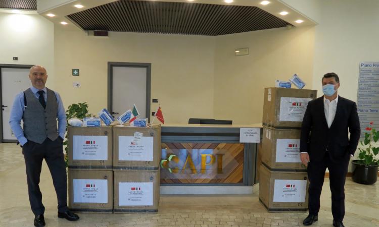 Mascherine alle aziende e due ventilatori polmonari agli Spedali Civili di Brescia