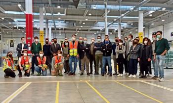 Il Gruppo Giovani Imprenditori di Api Lecco Sondrio in visita al deposito di smistamento Amazon