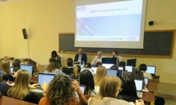 La Presidente di Unionmeccanica Brescia Mariella Soncina parla agli studenti della Cattolica