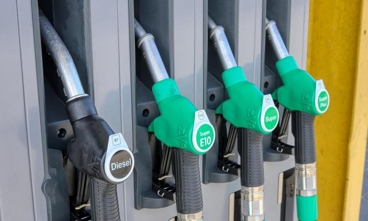 Firmato DM Carburanti: proroga taglio accise fino al 17/10